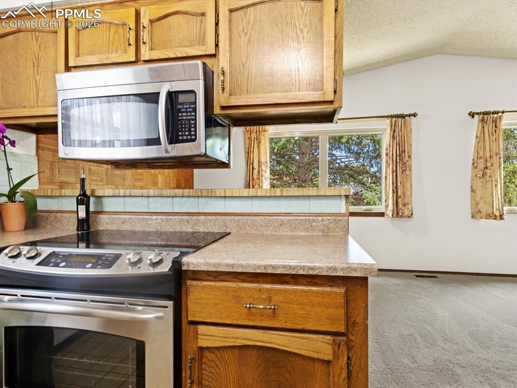 Image 9 of 29: Kitchen