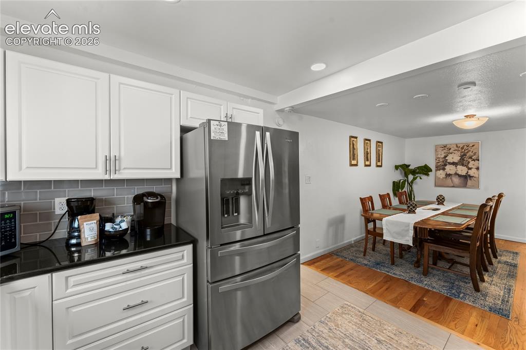 Image 16 of 46: Kitchen