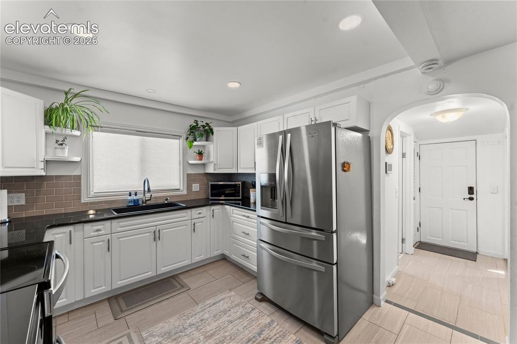 Image 17 of 46: Kitchen