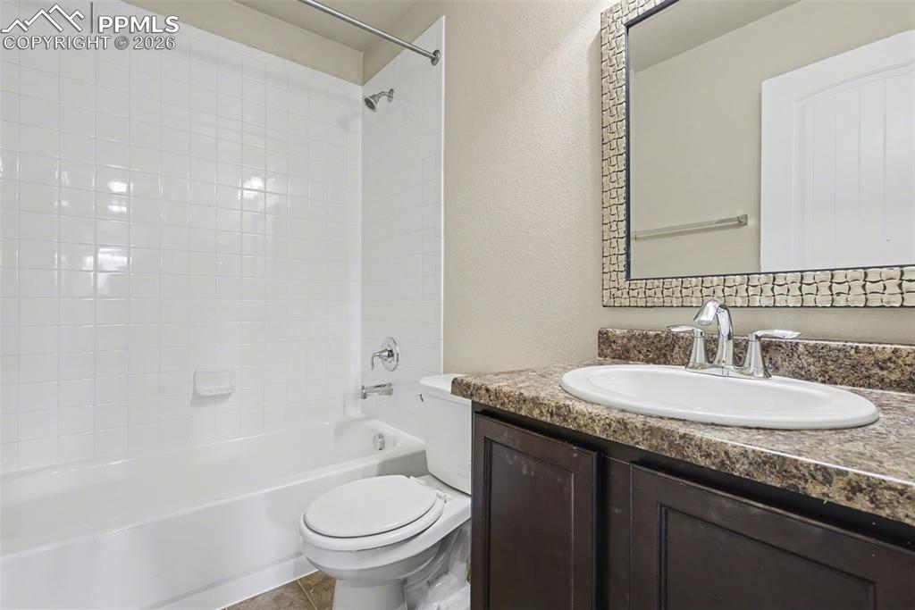 Image 20 of 30: Upstairs hall bathroom