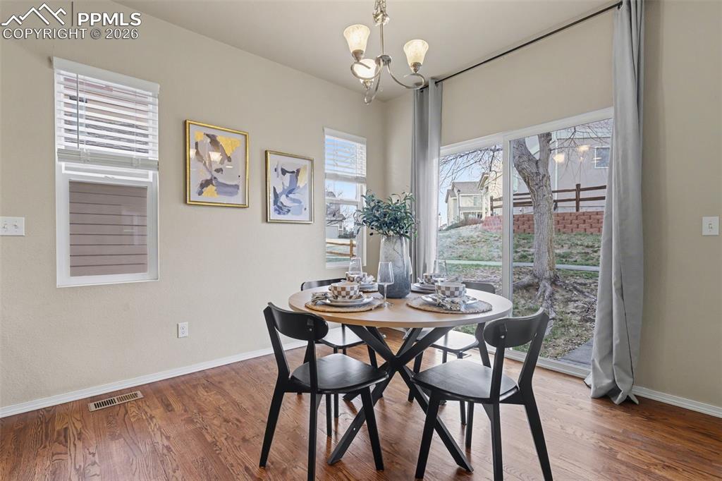 Image 6 of 30: Dining Area