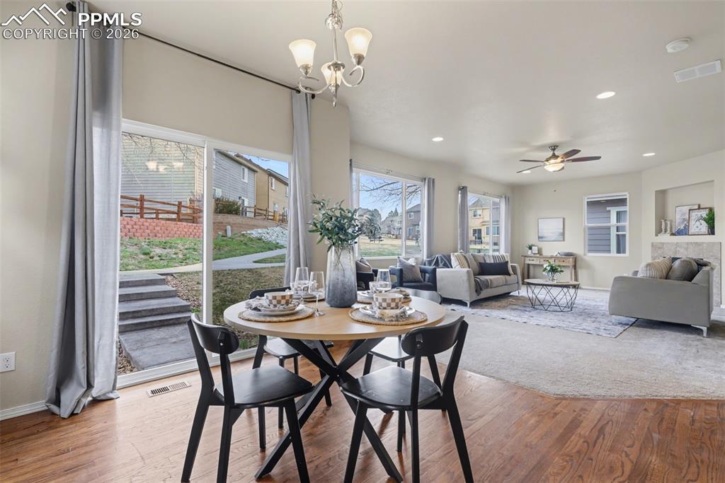 Image 7 of 30: Dining Area