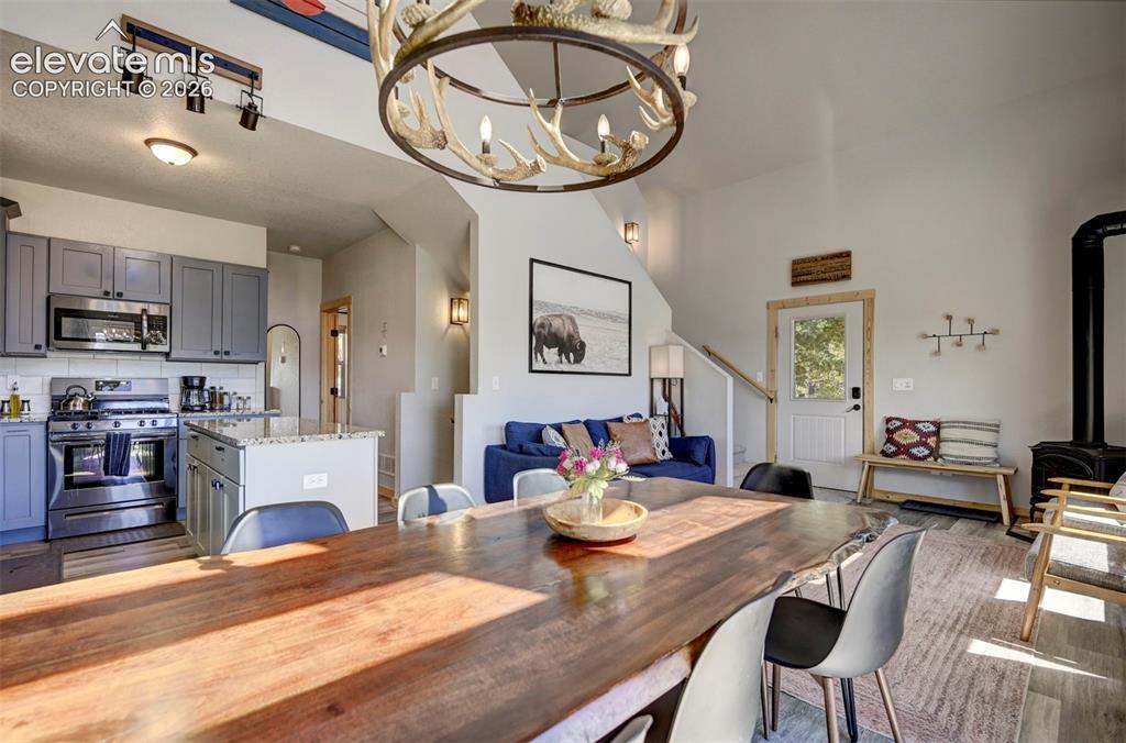 Image 15 of 44: Dining Area