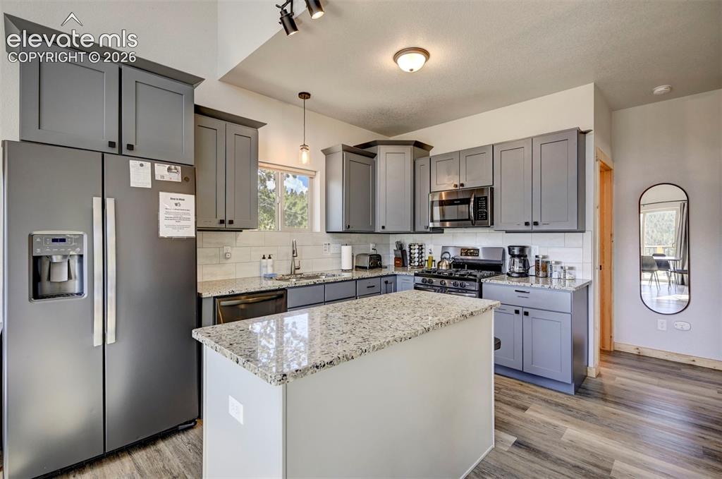 Image 17 of 44: Kitchen