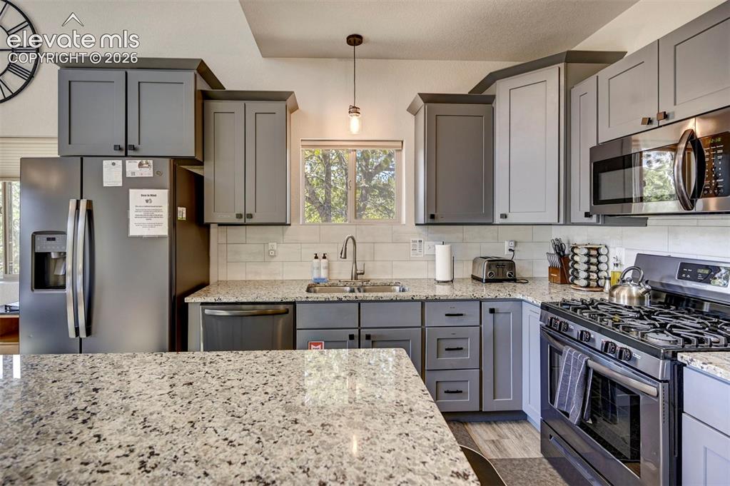 Image 18 of 44: Kitchen