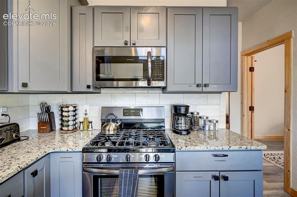 Image 20 of 44: Kitchen