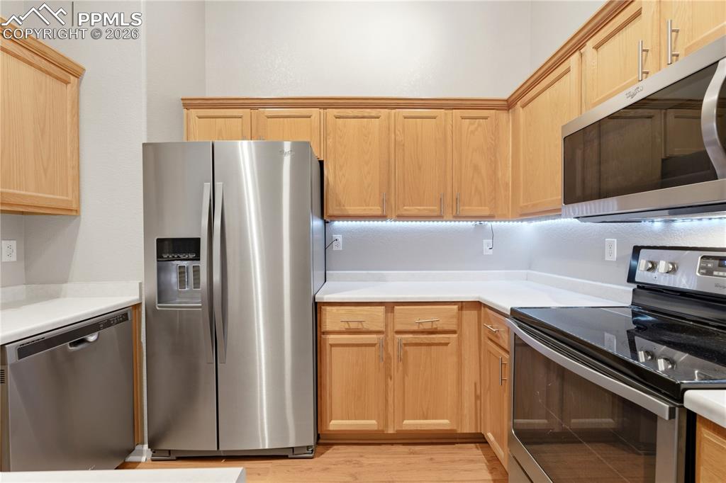 Image 15 of 35: Kitchen