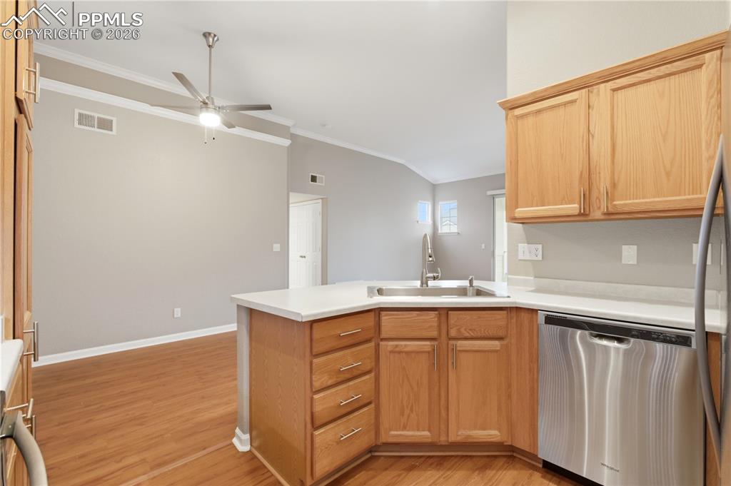 Image 16 of 35: Kitchen