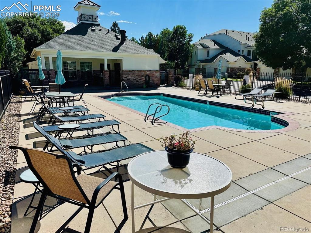 Image 24 of 35: Pool