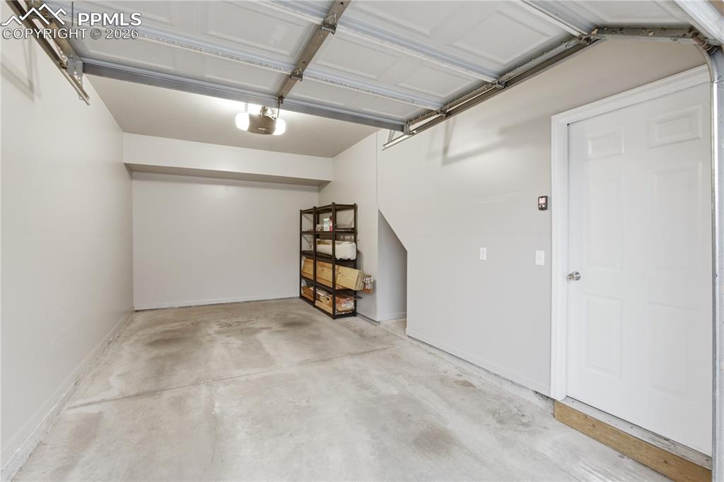 Image 32 of 35: Garage