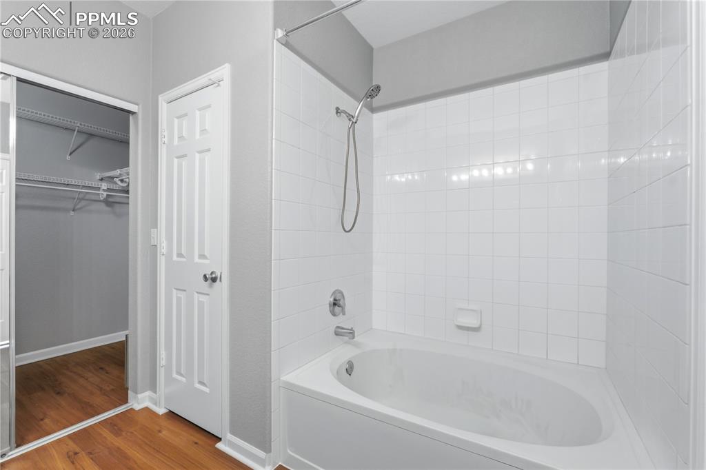 Image 8 of 35: Bathroom