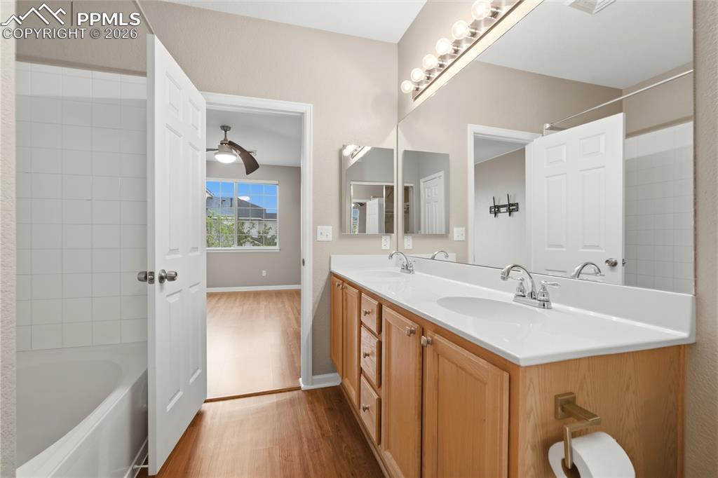 Image 9 of 35: Bathroom