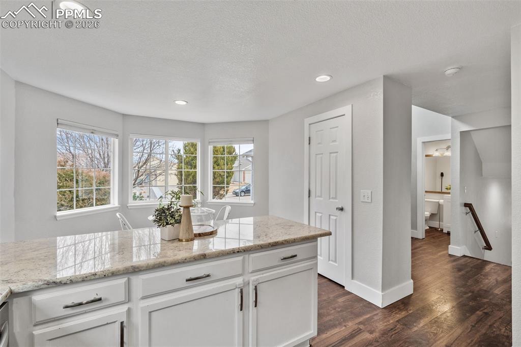 Image 19 of 50: Kitchen