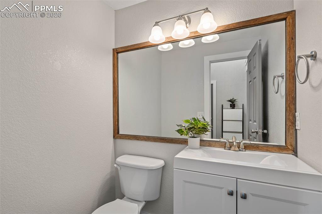 Image 20 of 50: Bathroom