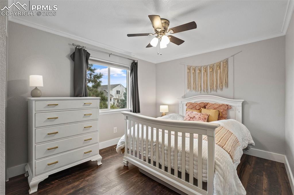 Image 28 of 50: Bedroom