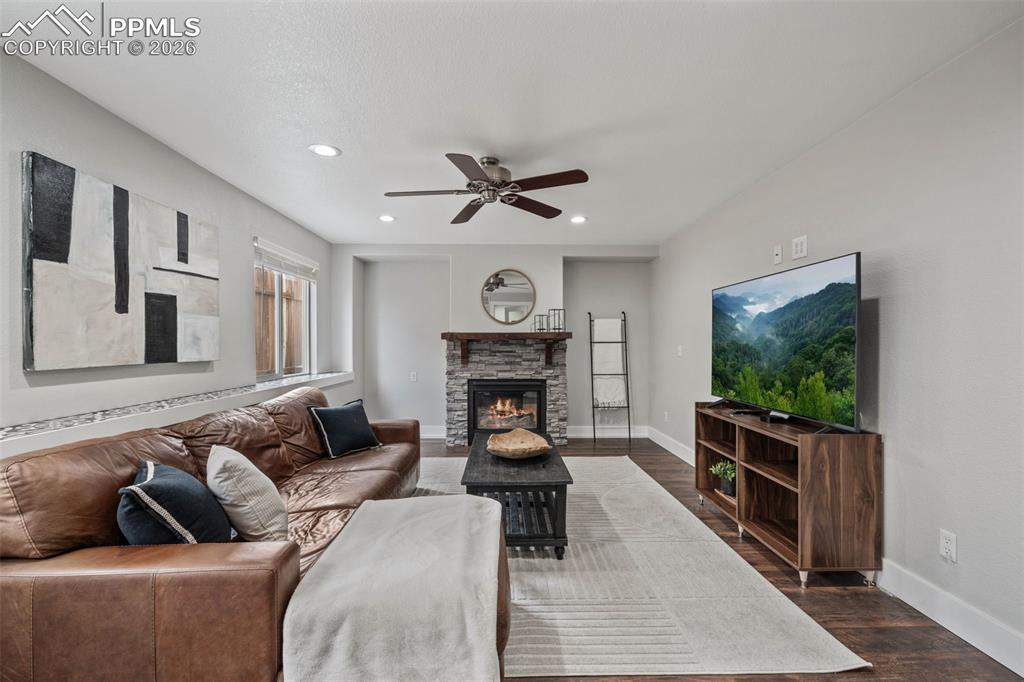 Image 30 of 50: Living Room