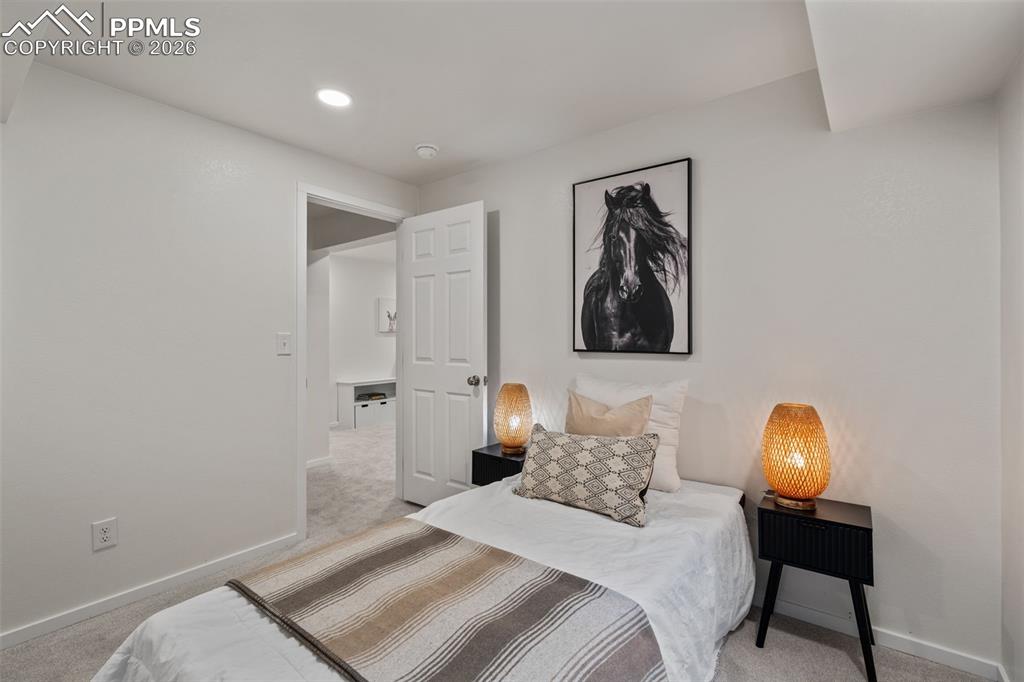 Image 38 of 50: Bedroom