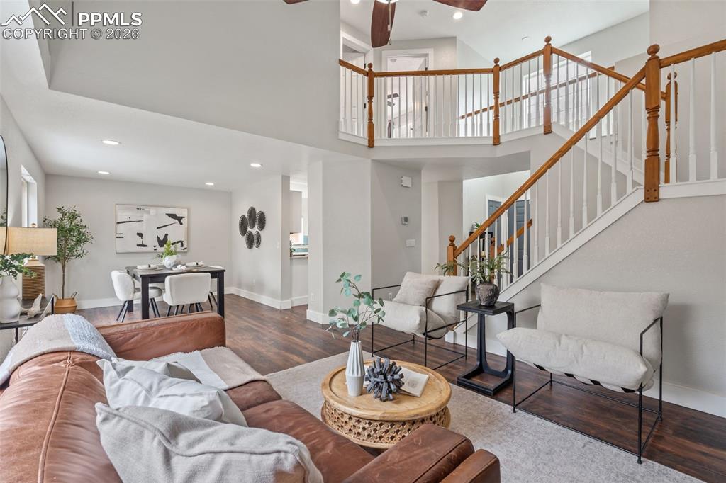 Image 8 of 50: Living Room