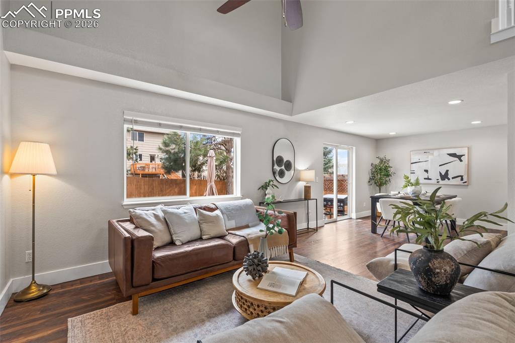 Image 9 of 50: Living Room