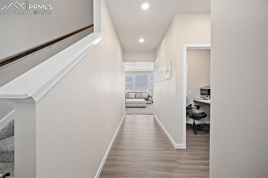 Image 4 of 43: Foyer