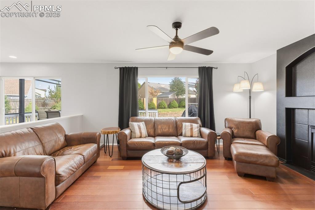 Image 11 of 46: Living Room