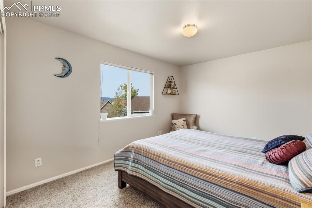 Image 27 of 46: Bedroom