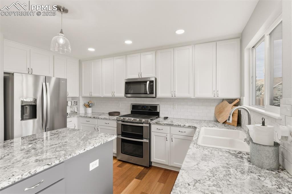 Image 7 of 46: Kitchen