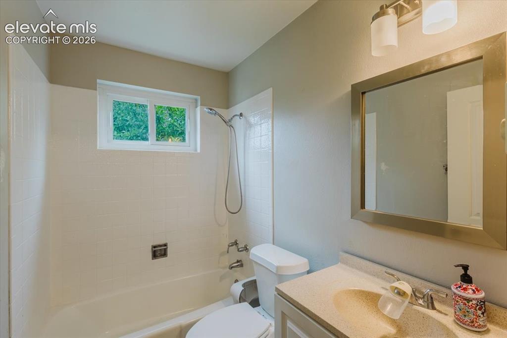 Image 16 of 37: Bathroom