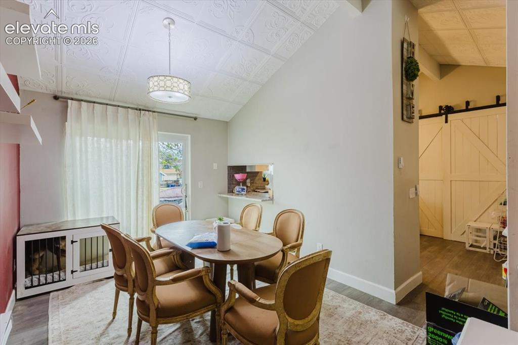 Image 6 of 37: Dining Area