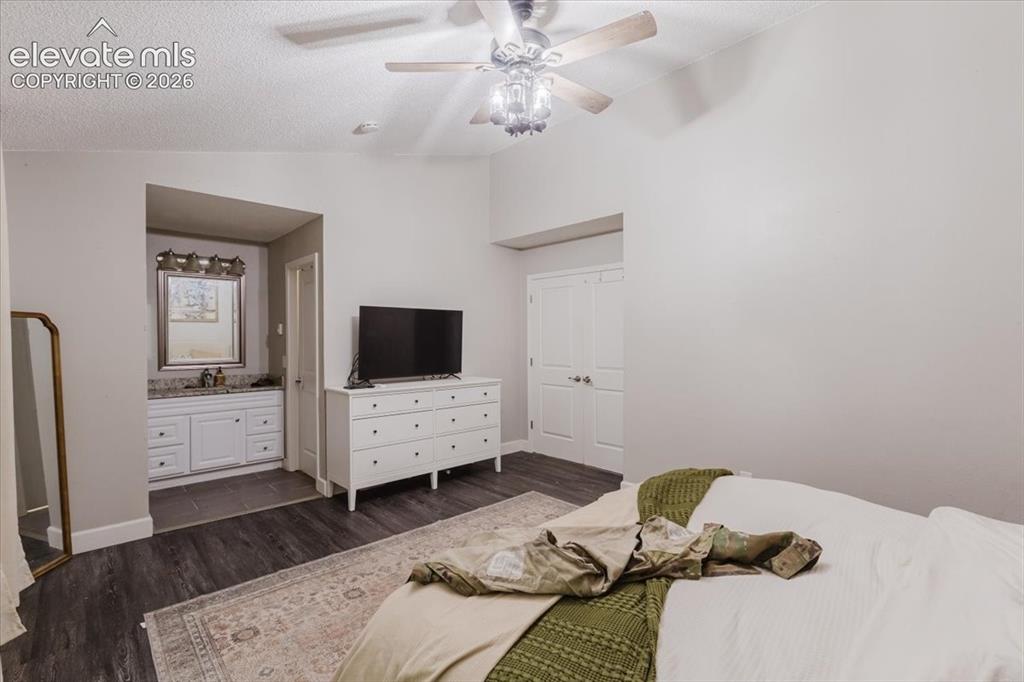 Image 9 of 37: Bedroom