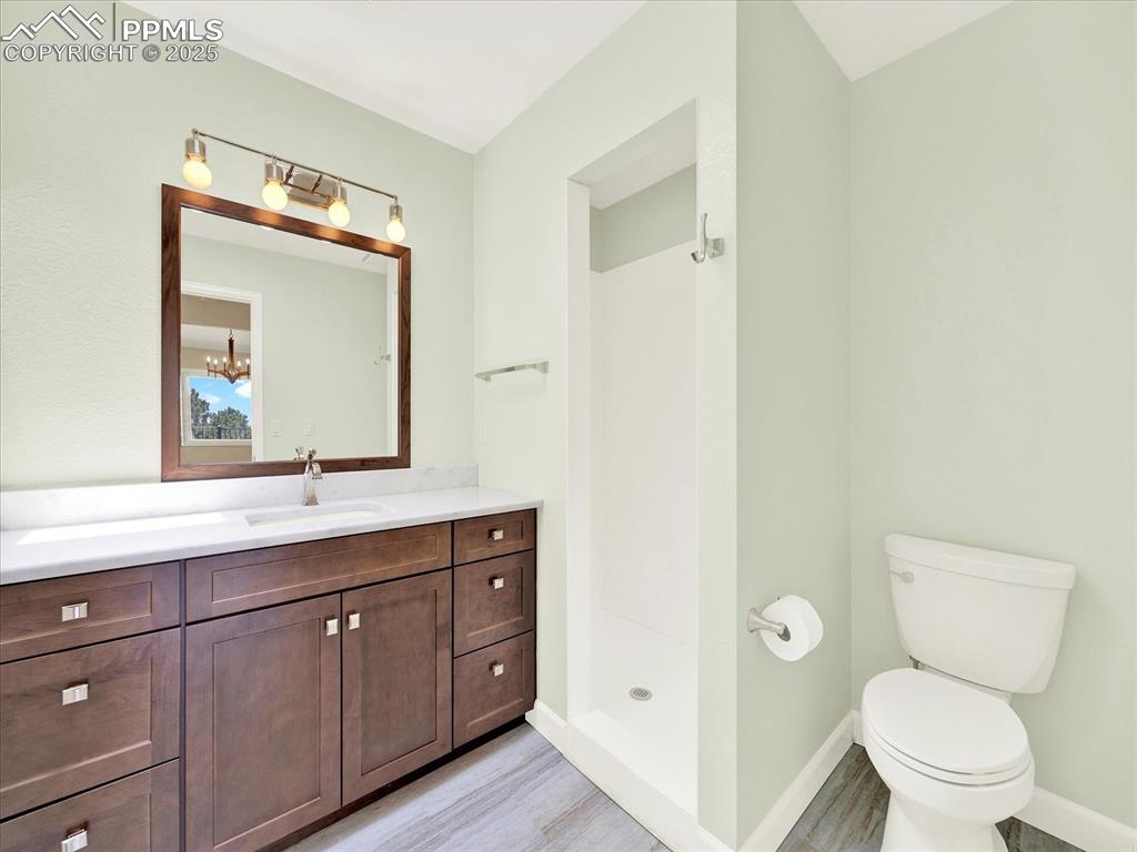 Image 18 of 50: Bathroom