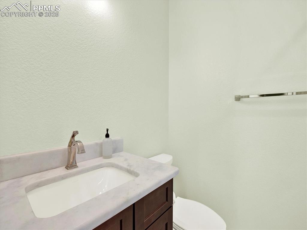 Image 30 of 50: Bathroom