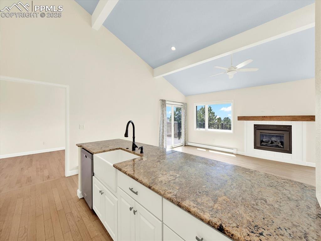 Image 9 of 50: Kitchen