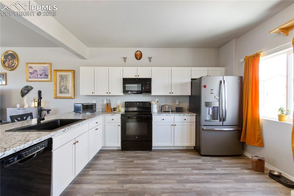 Image 11 of 36: All appliances are included.