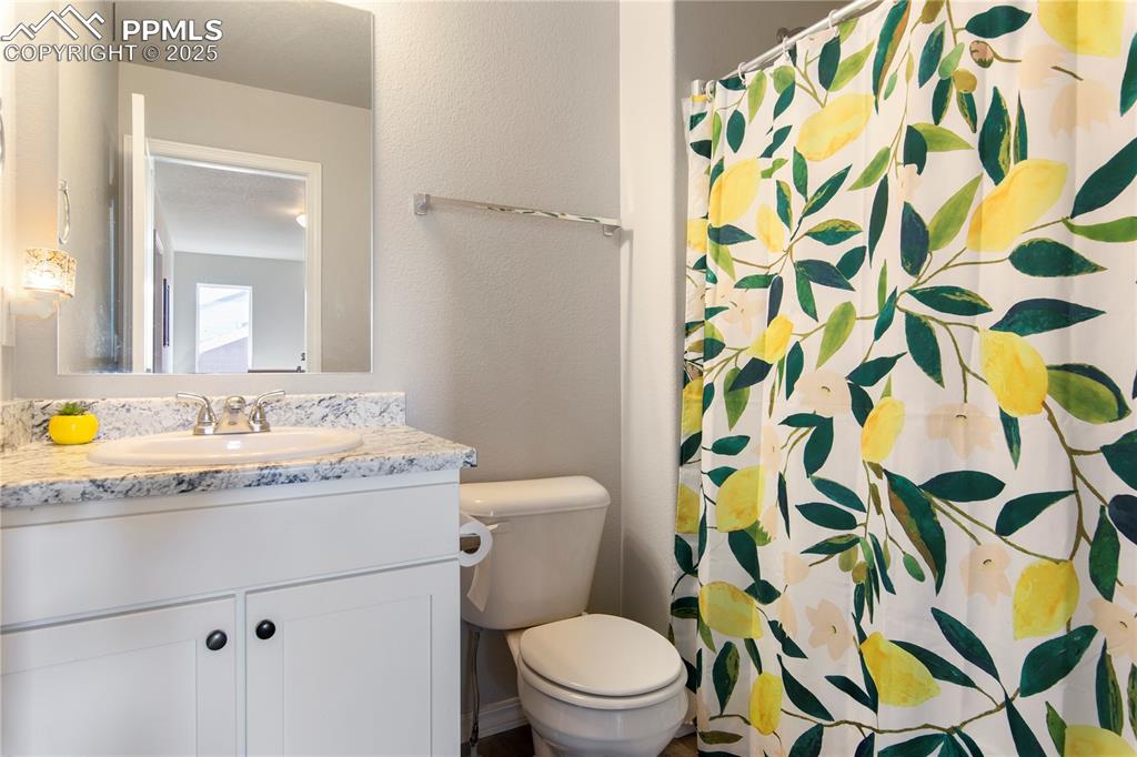 Image 21 of 36: Full bathroom on the upper level.