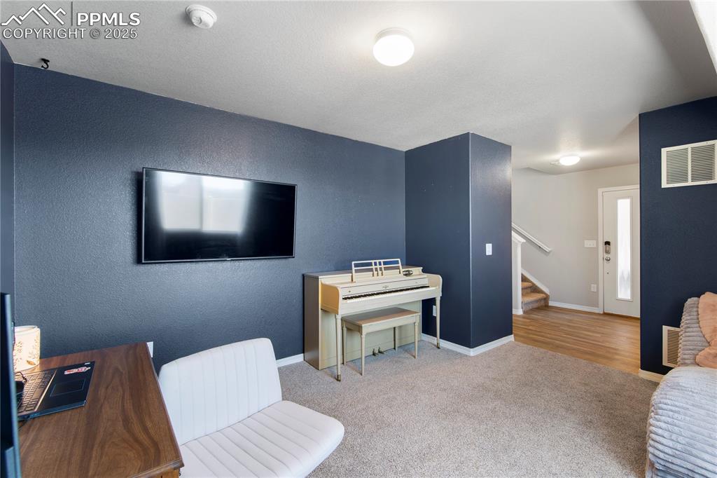 Image 5 of 36: Large family room as you enter the home.
