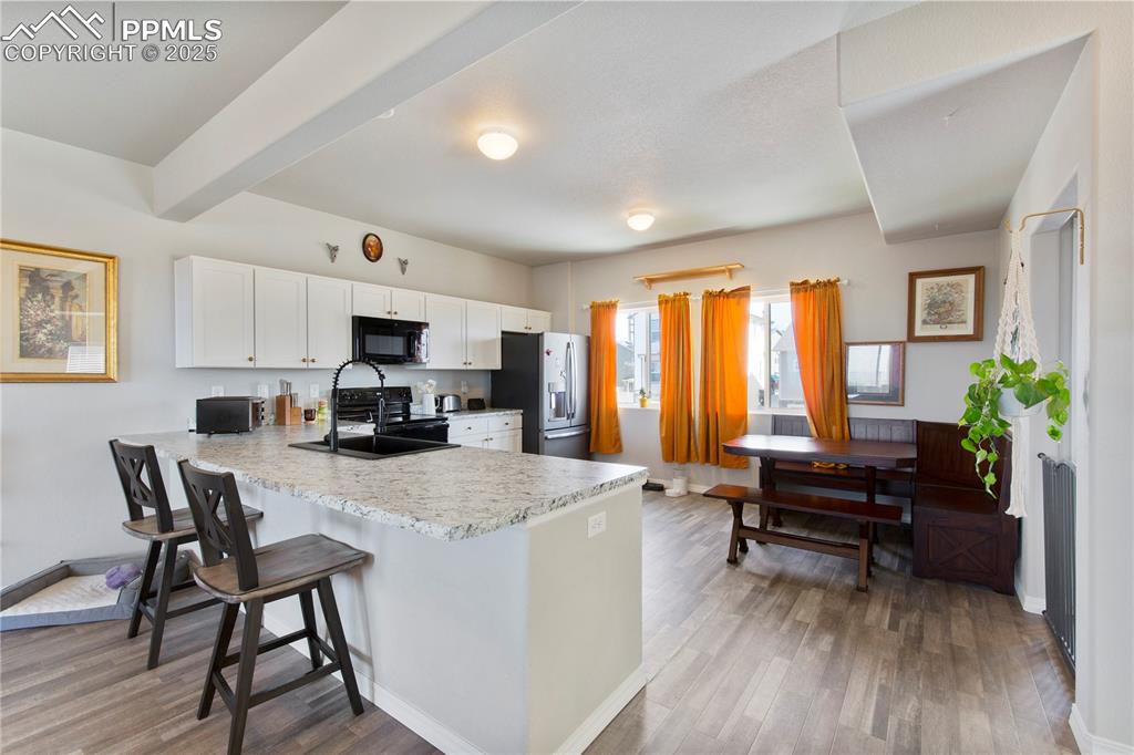 Image 8 of 36: No carpeting on main level.