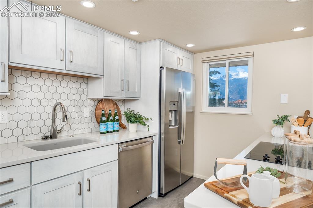 Image 6 of 32: Kitchen