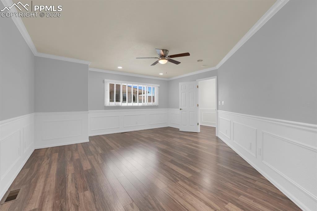 Image 23 of 43: Primary bedroom