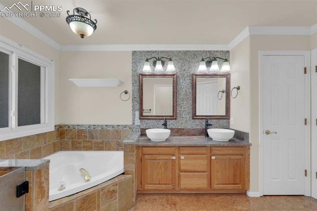 Image 25 of 43: Primary bathroom