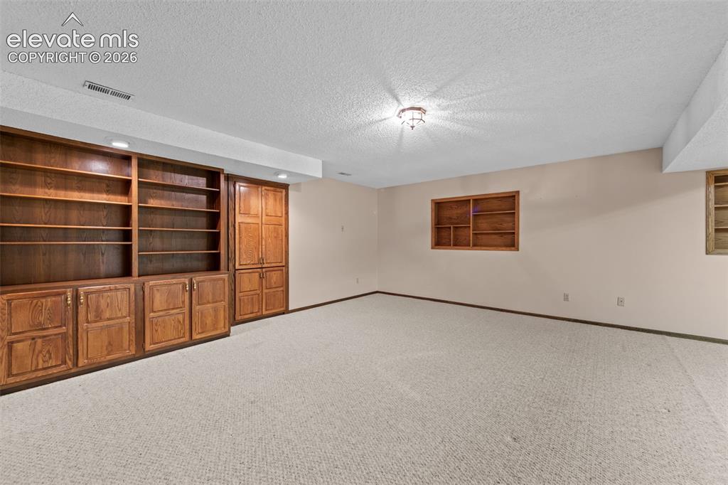 Image 21 of 43: Family Room