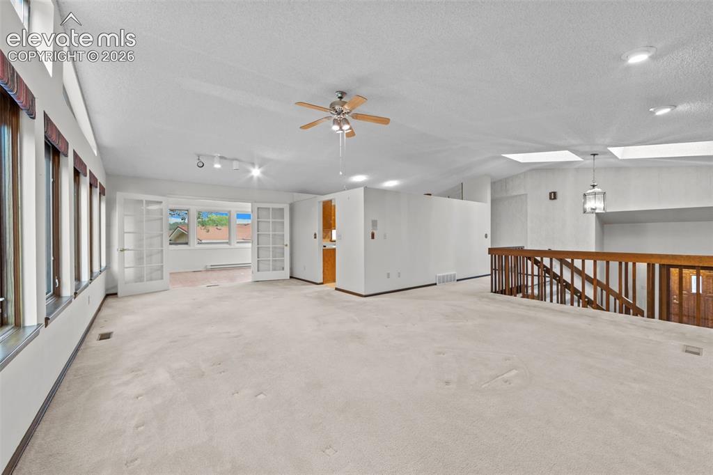 Image 9 of 43: Dining Area