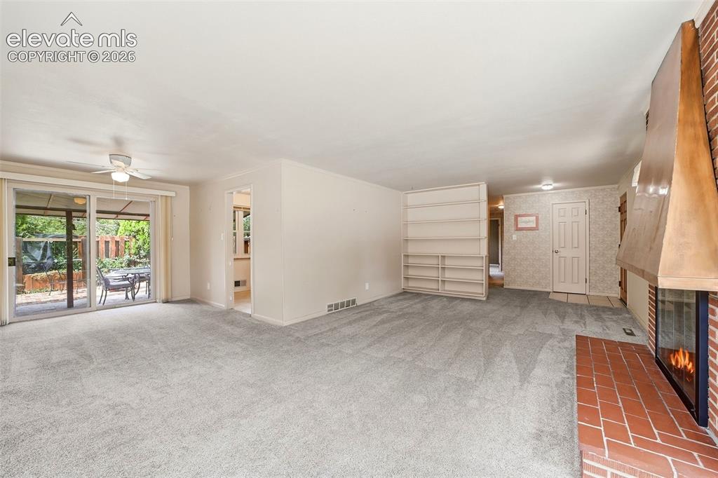 Image 8 of 50: Living Room