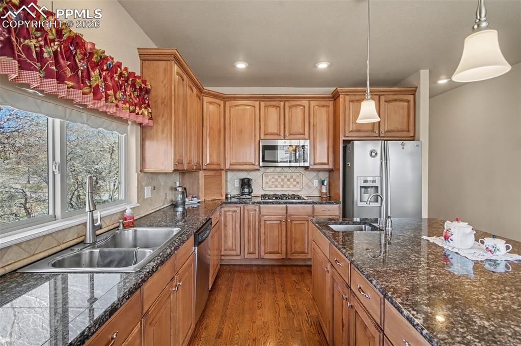 Image 11 of 50: Kitchen