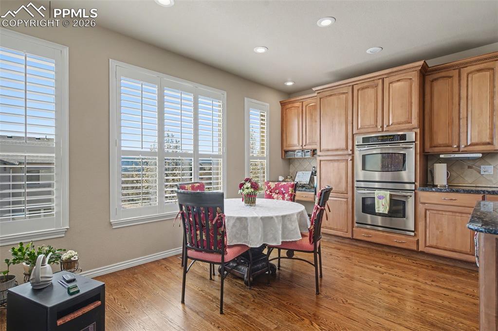 Image 13 of 50: Dining Area