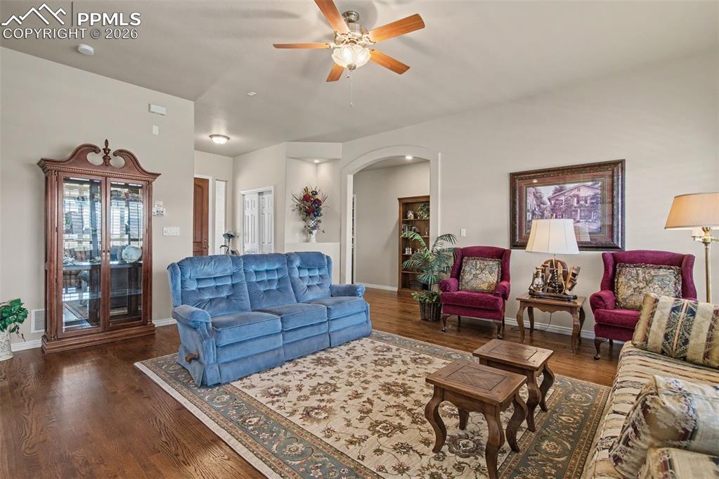 Image 17 of 50: Living Room