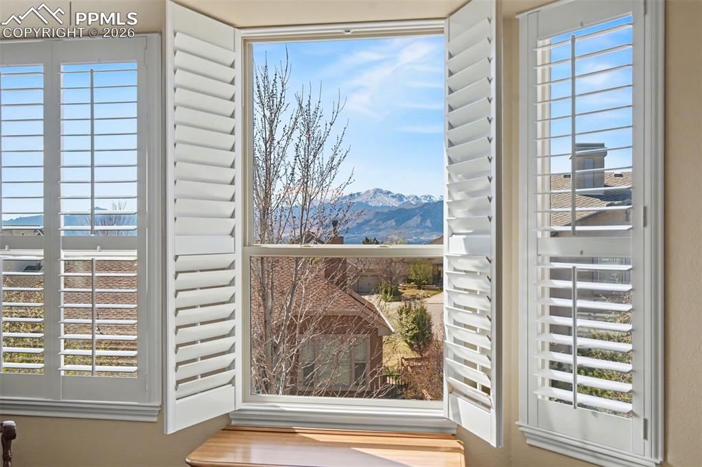 Image 22 of 50: Entry