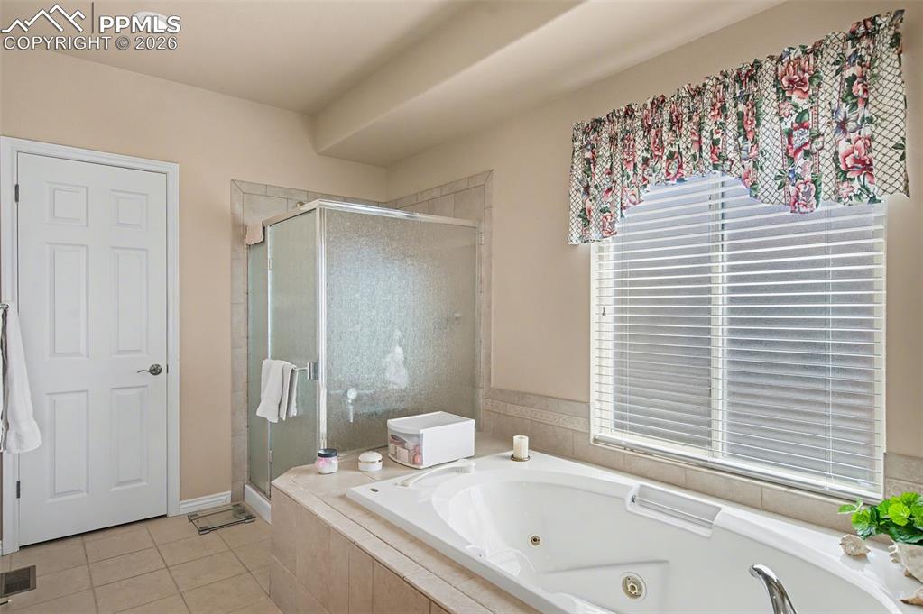 Image 24 of 50: Bathroom