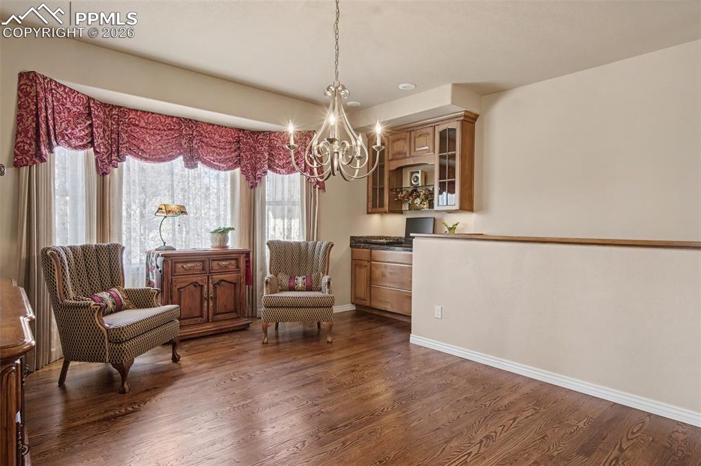 Image 30 of 50: Dining Room