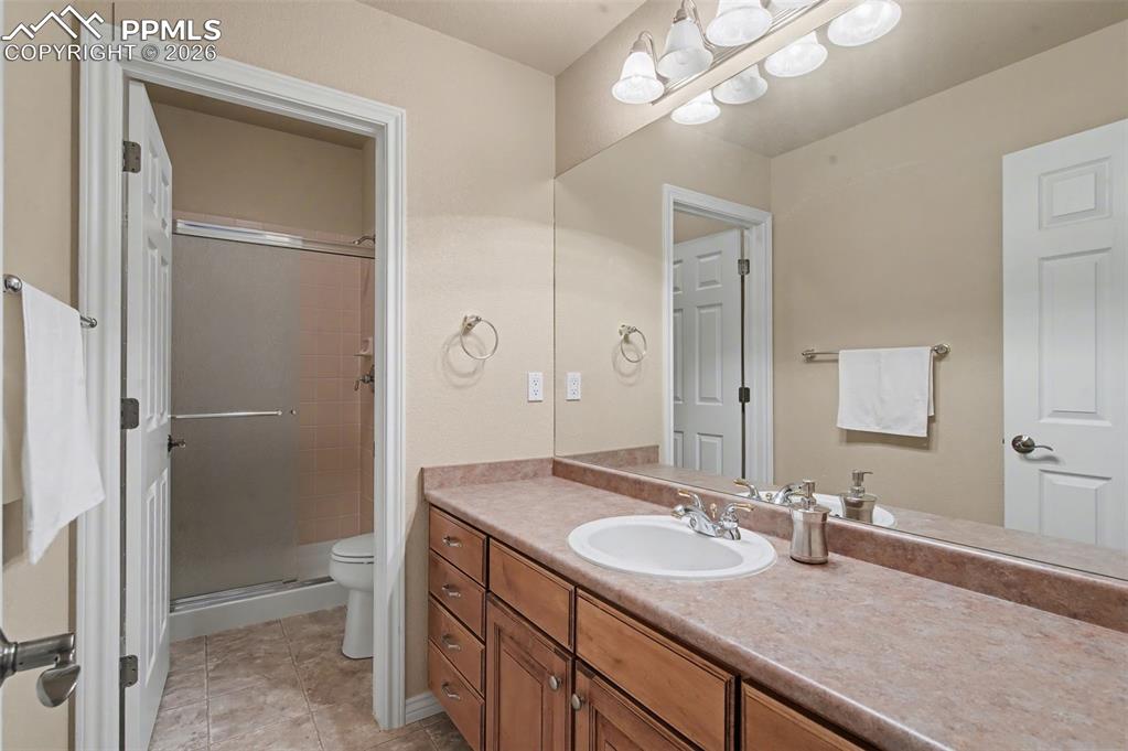 Image 34 of 50: Bathroom